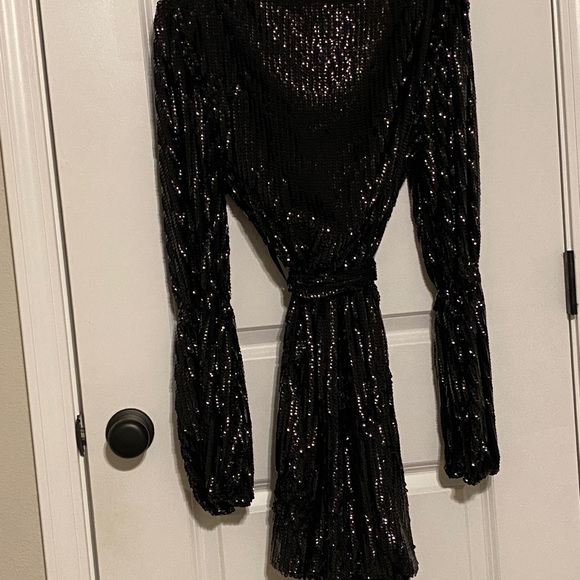 Black low cut sequin dress - Picture 2 of 4